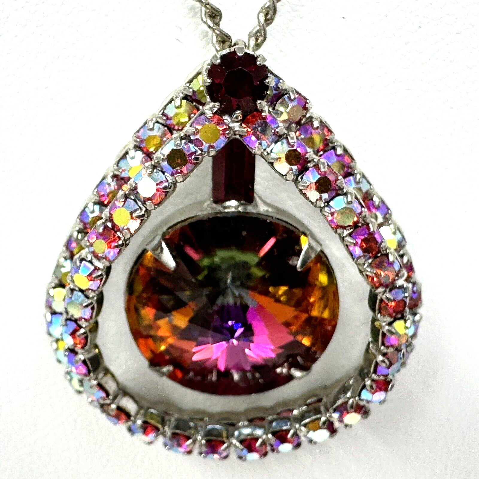 Vtg 19″ TEARDROP Pendant NECKLACE – RIVOLI Crystal – Red & AB Rhinestone