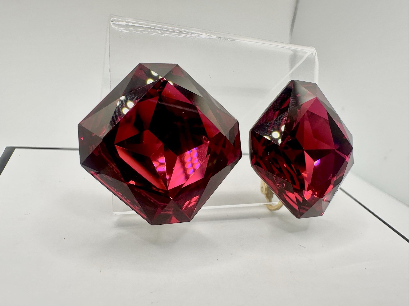 VTG Fuchsia Pink Red Crystal? Clip Earrings Gold Tone Runway Designer Rare Read