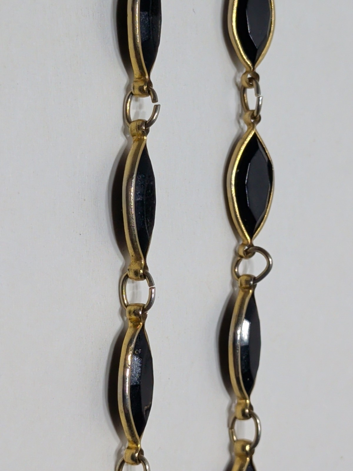 ✨VINTAGE✨ 29″ Goldtone Black Stones / Rhinestones Metal Links Necklace Costume