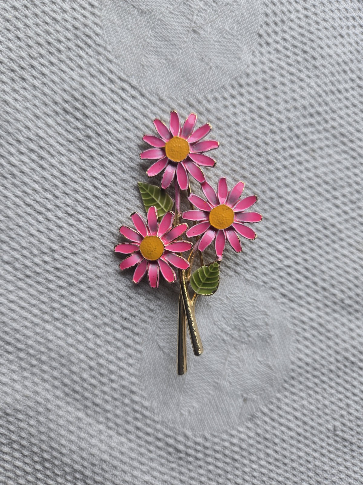 Retro Capri Pink Daisy Brooch Pin