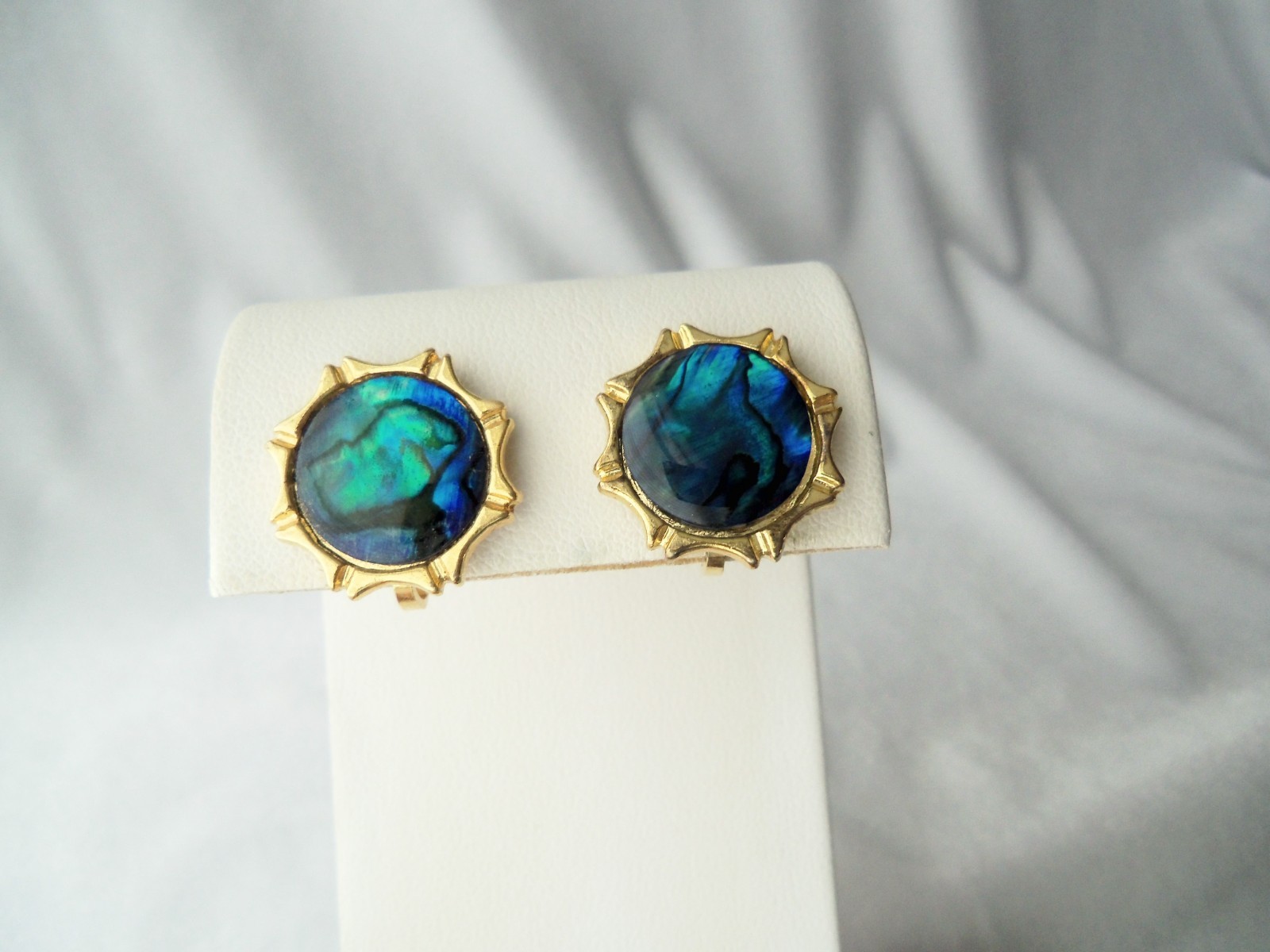 Vintage Paua Abalone Shell Round Flat Cabochon Gold Tone Clip On Earrings