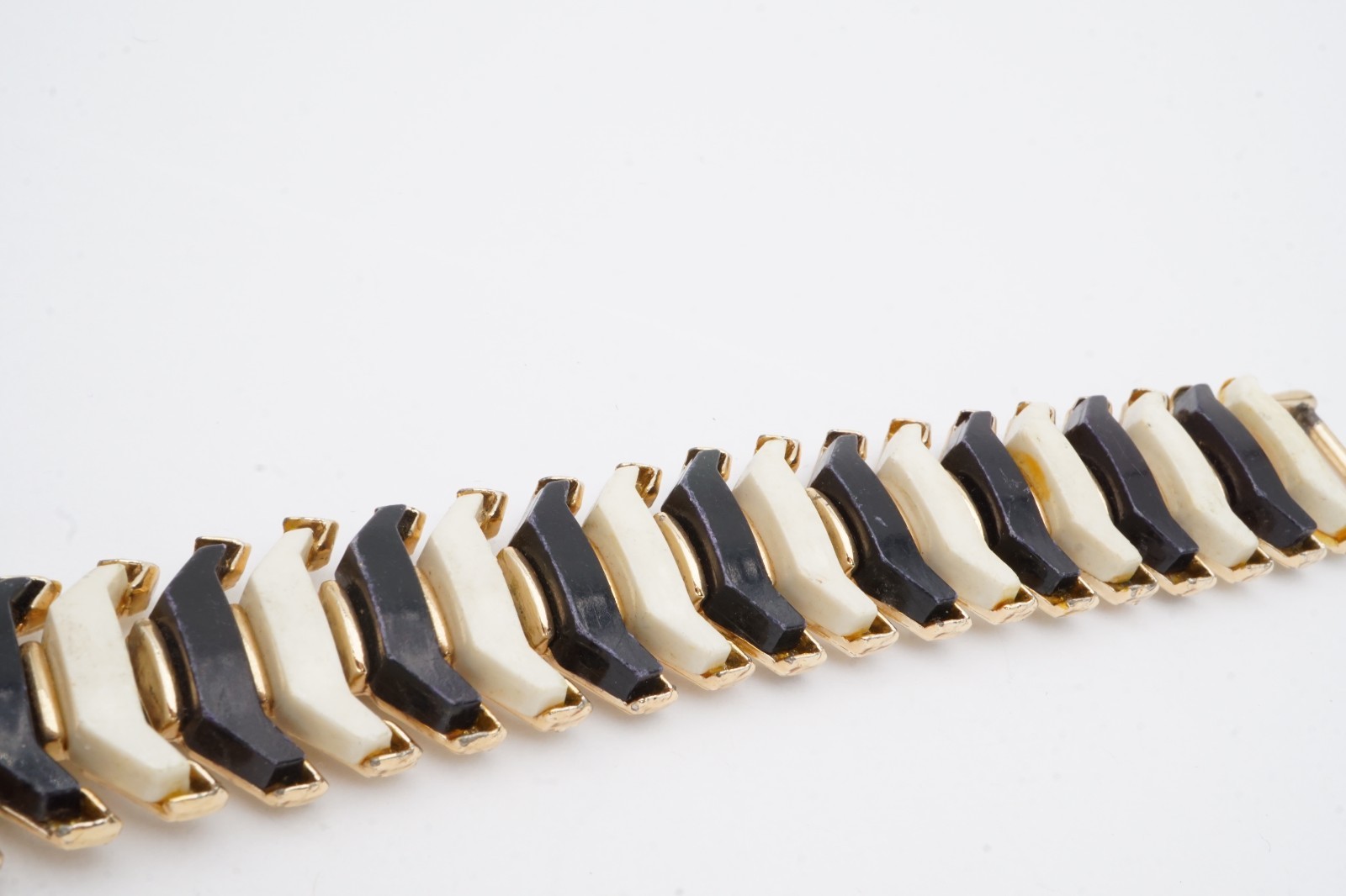 Vintage Bracelet Gold Tone White Black Thermoset 7.25″