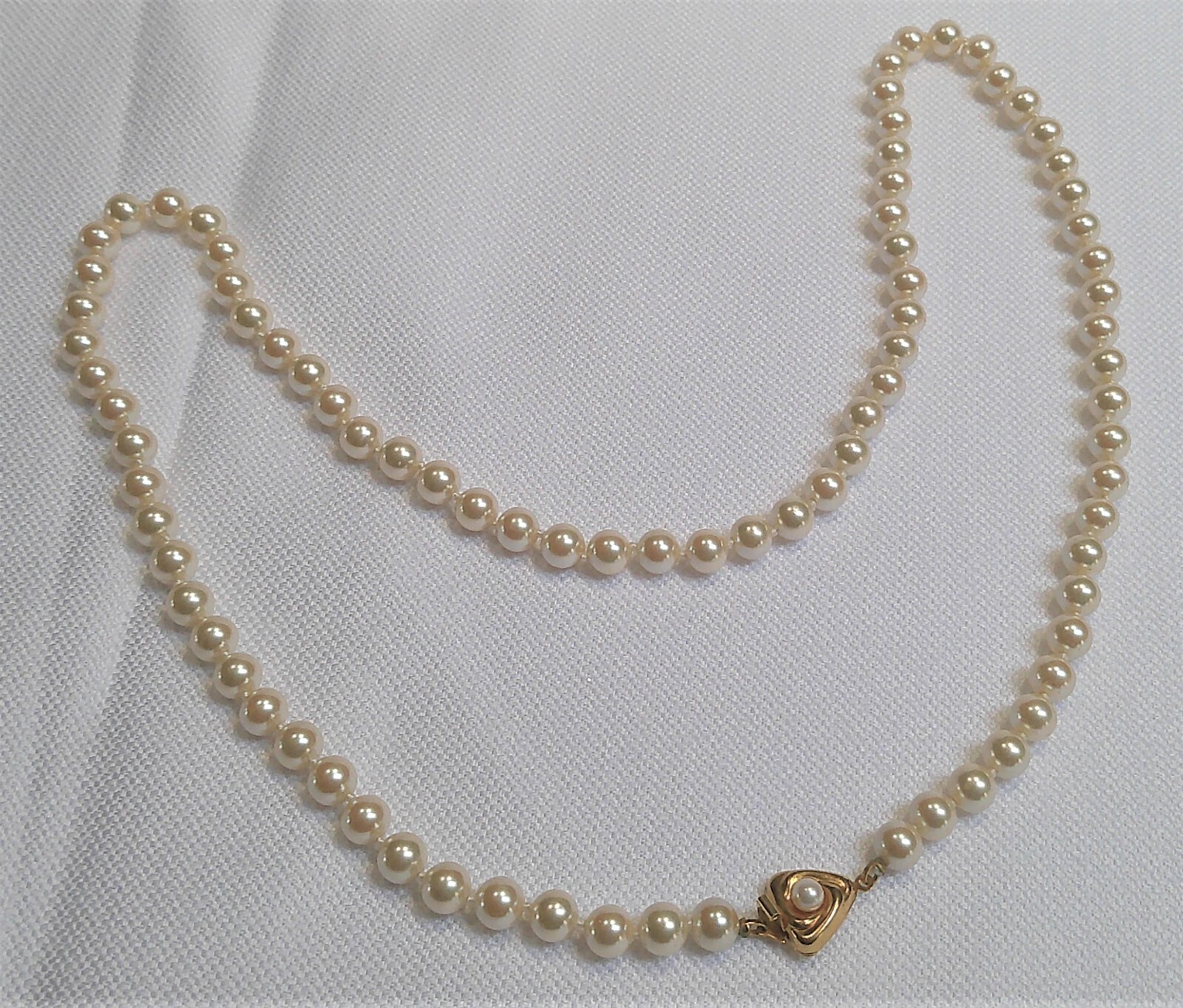 Vintage LCI Signed Pearl with Decorative Box Tab Insert Clasp Necklace 29 inch