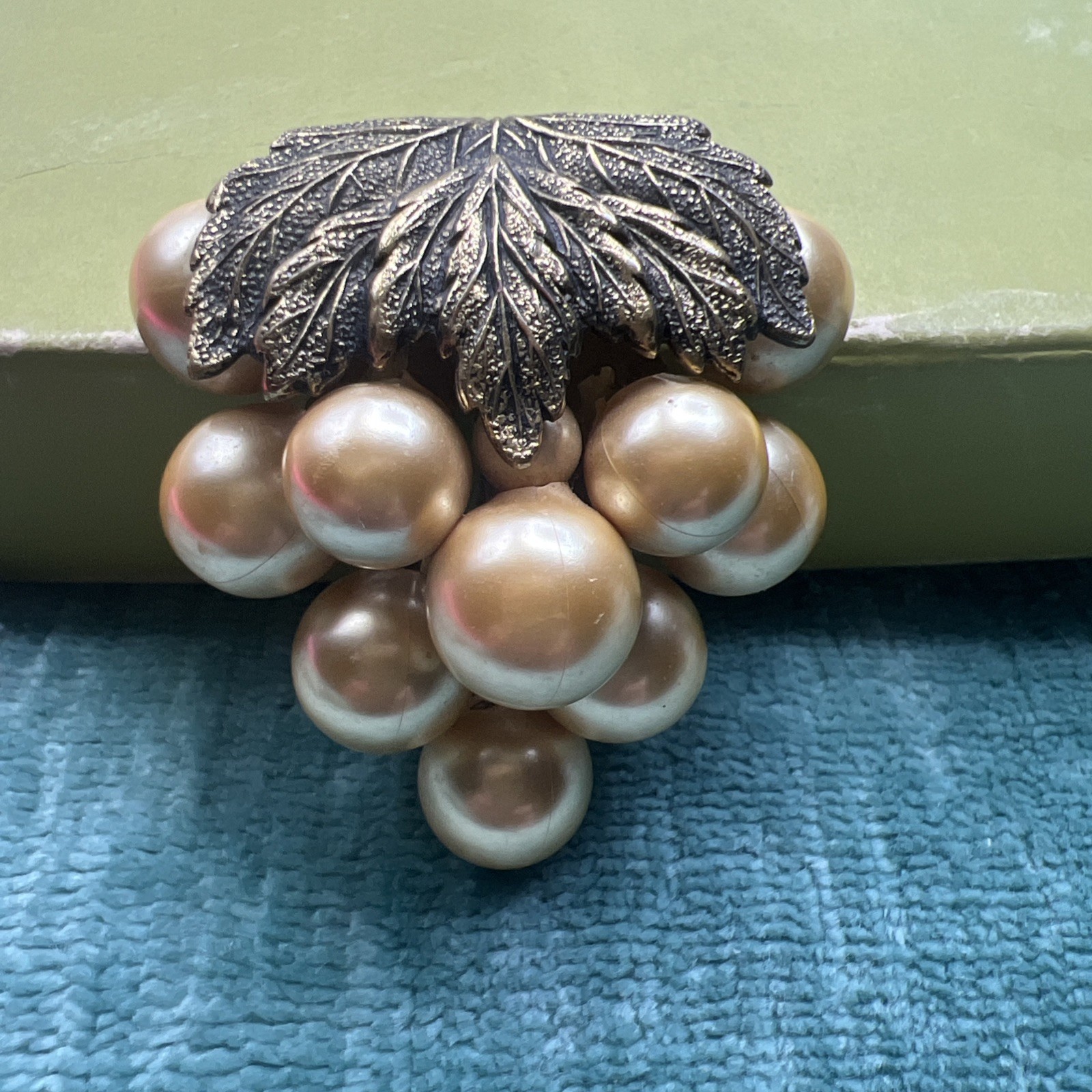 Vintage LARGE 2” Gold Tone Bunch Of Grapes Faux Pearl Antique Dress Scarf Clip