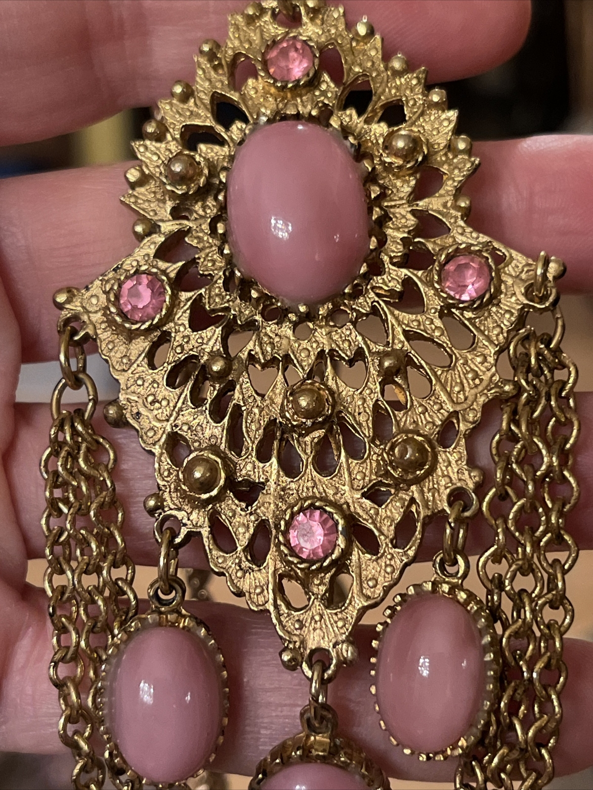 Vintage Pink Gripoix Glass Cabochon Dangle Drop Ornate Pendant Necklace Gold