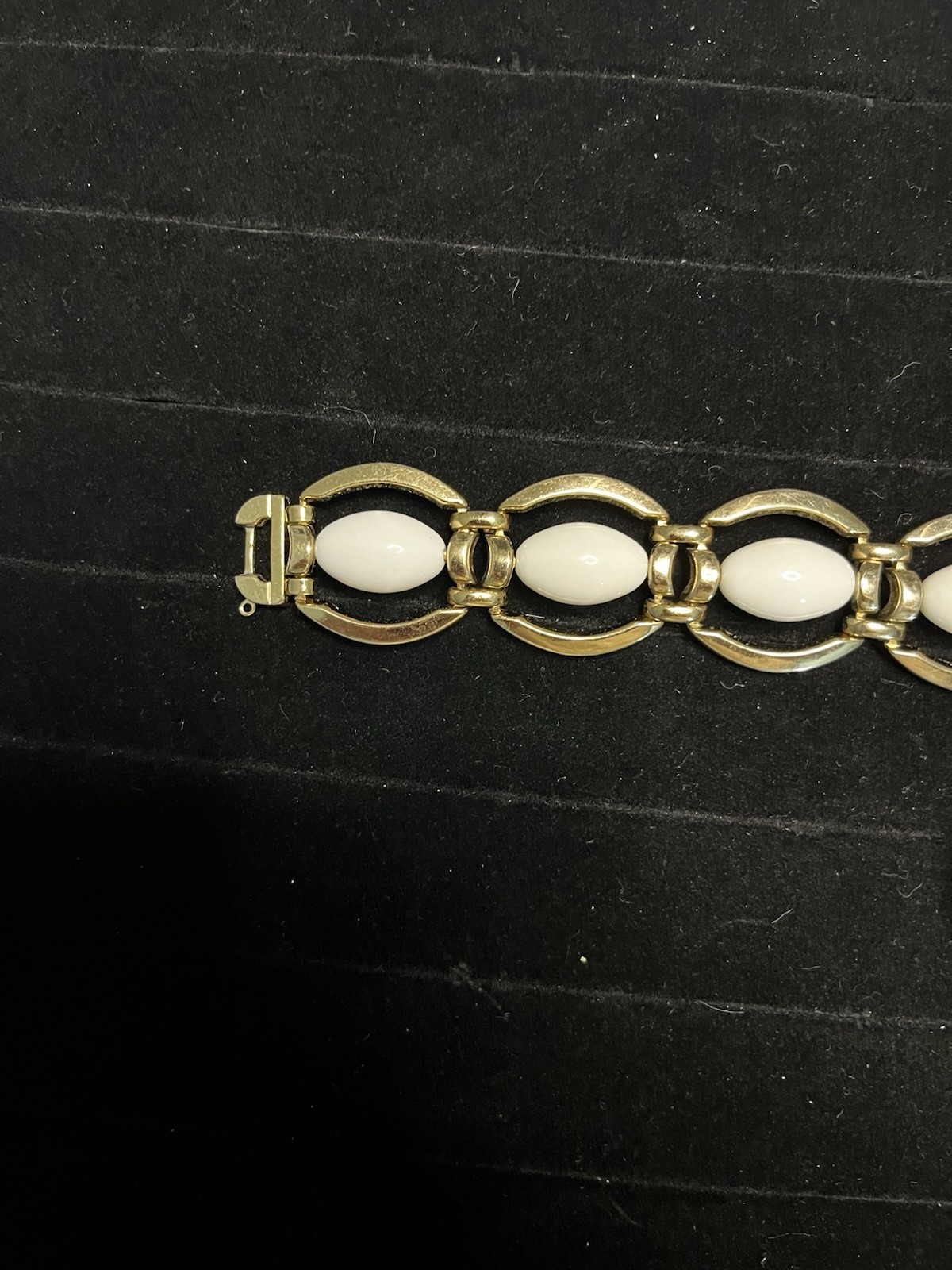 Vintage MONET White Thermoset Round Link Chunky Bracelet Goldtone 8”