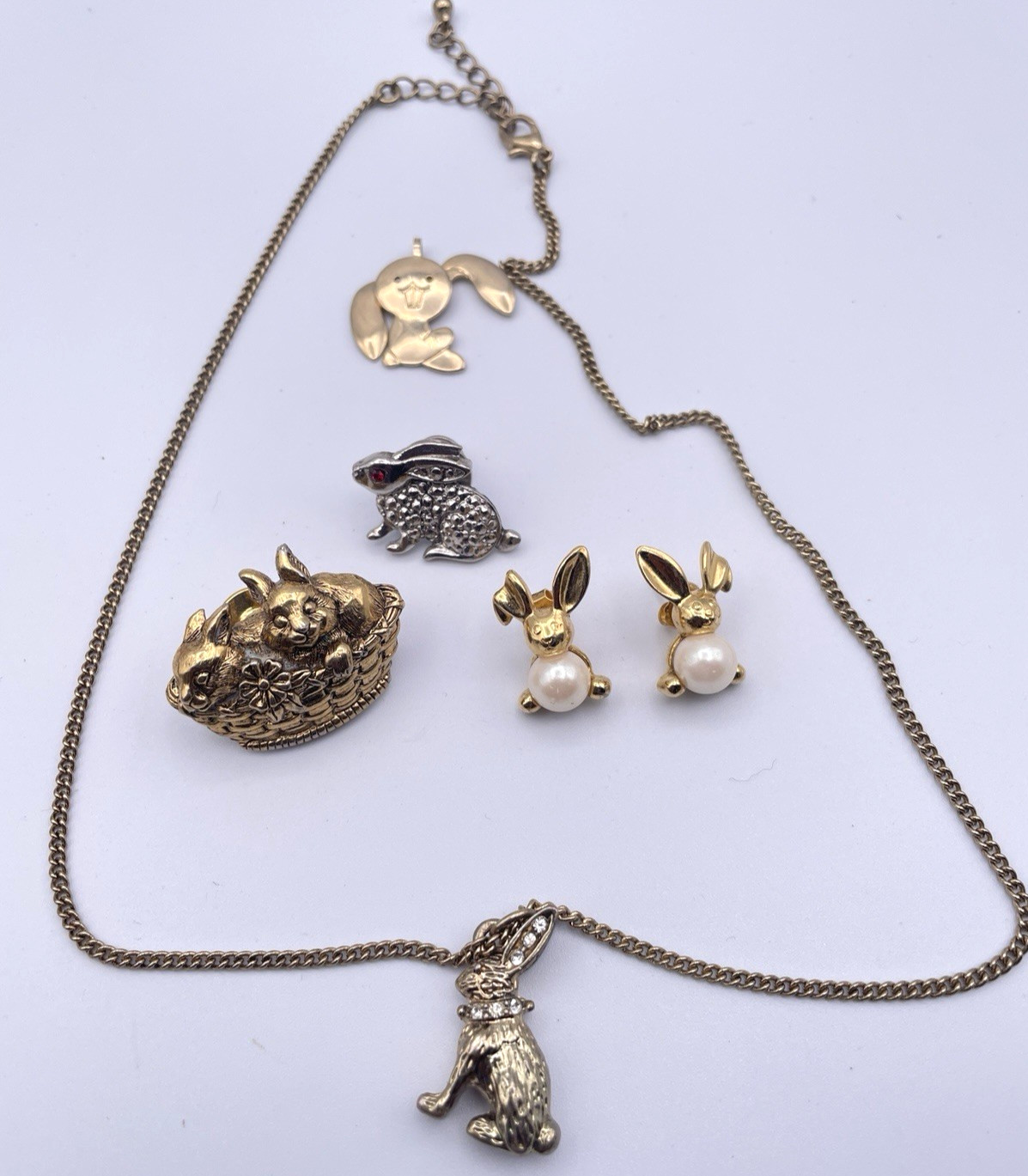 Mixed Vtg Rabbit Avon Unbranded Jewelry Lot Earrings Chain Necklace Brooch Pins