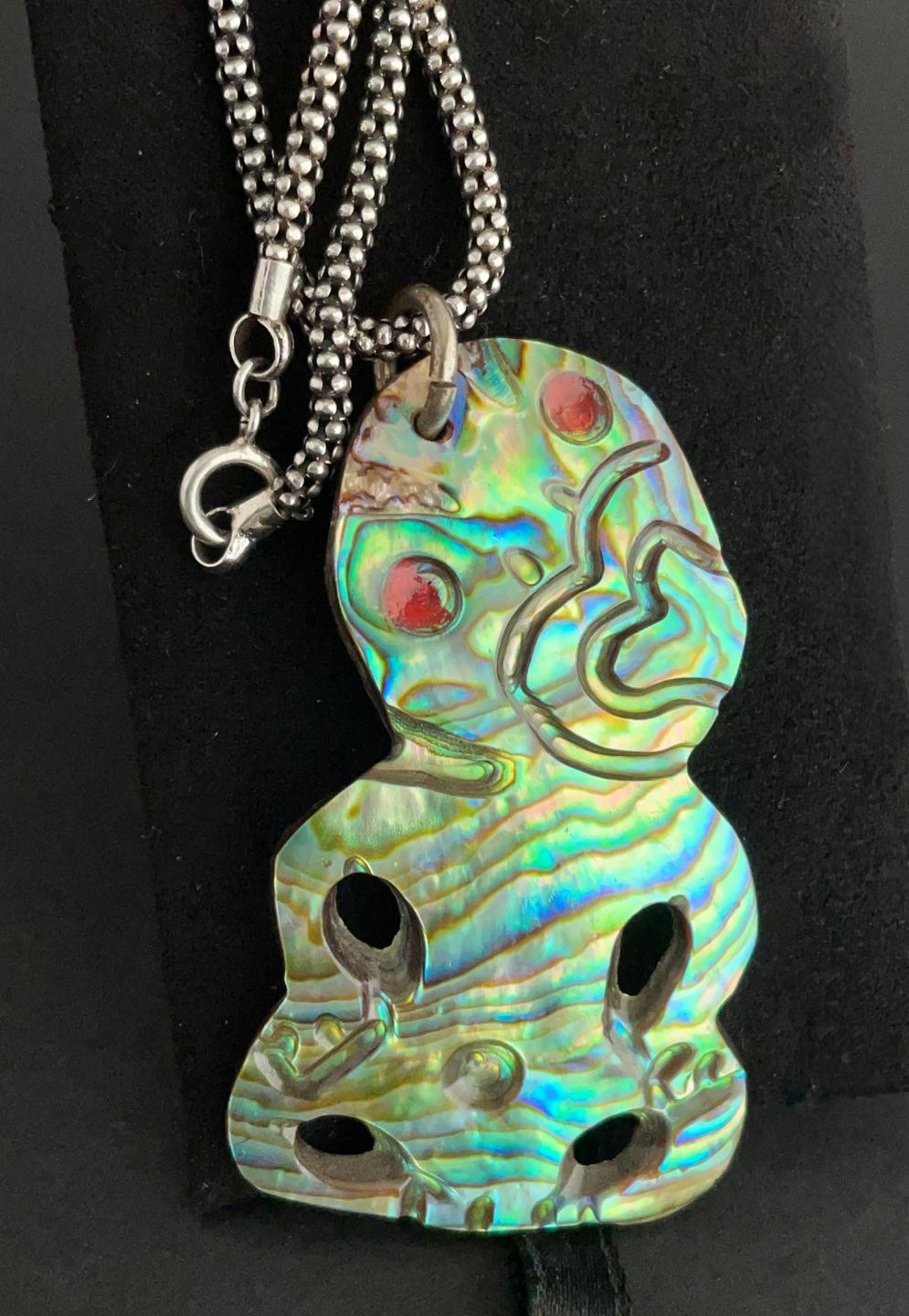 VINTAGE MAORI CARVED PAUA SHELL HEI TIKI PENDANT STERLING SILVER NECKLACE