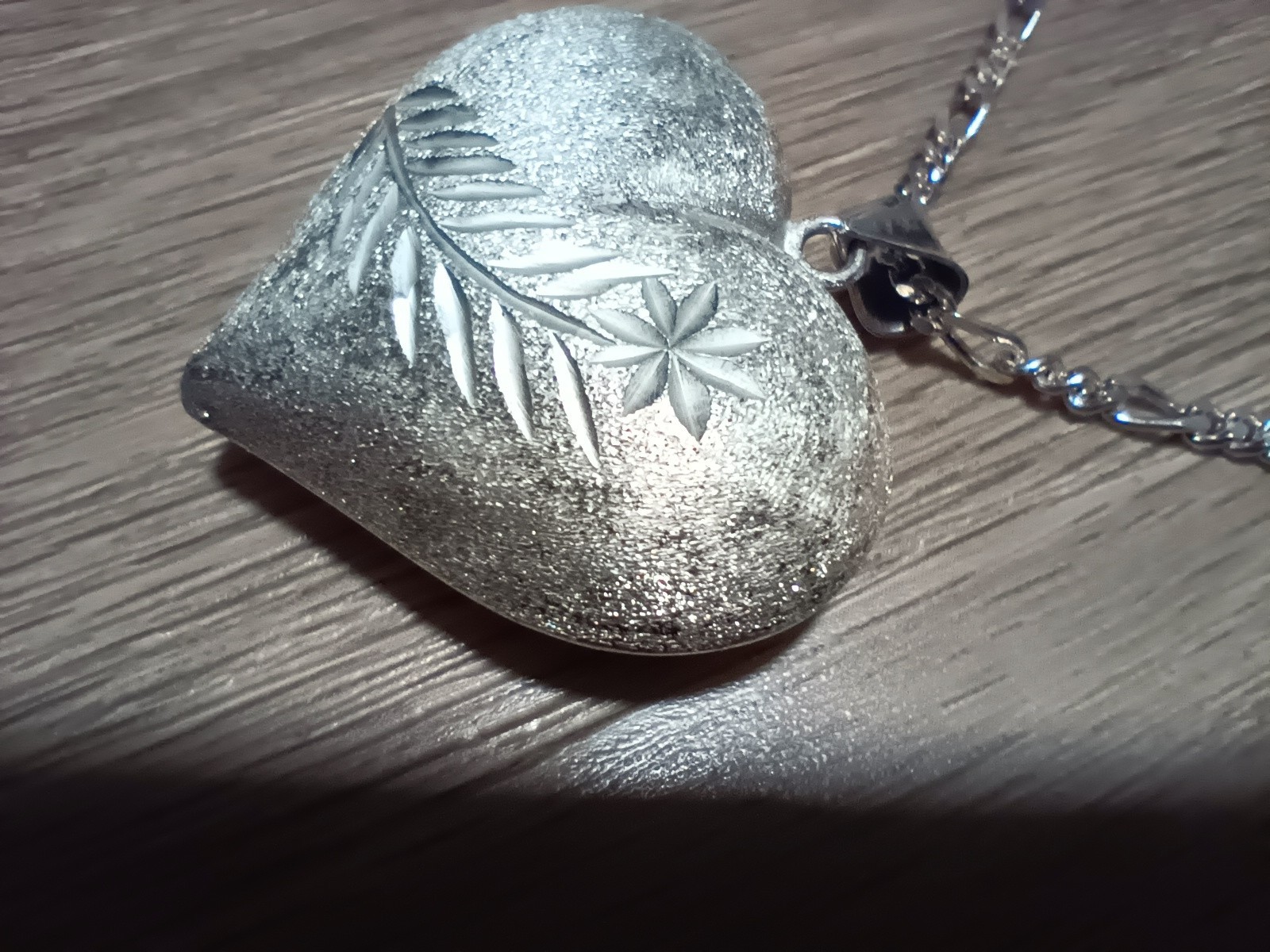 Vtg Sterling Silver Floral Etched Puffy Heart Necklace 19 3/4″