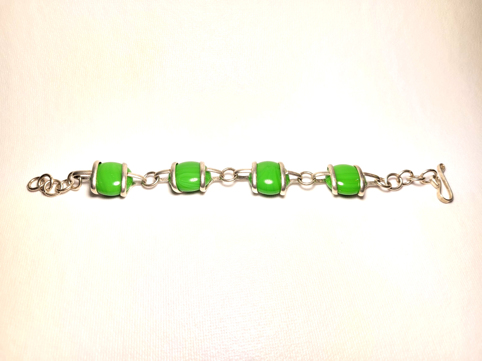 Vintage Artisan Wire Wrapped Green Glass Bead Silver Tone Link Bracelet 8″- 9″