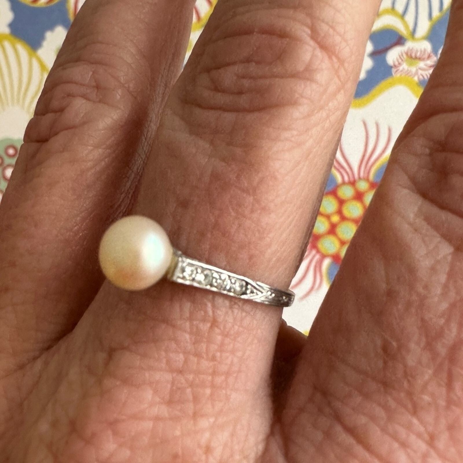 Antique Circa 1920’s platnium diamond pearl ring. Size 8
