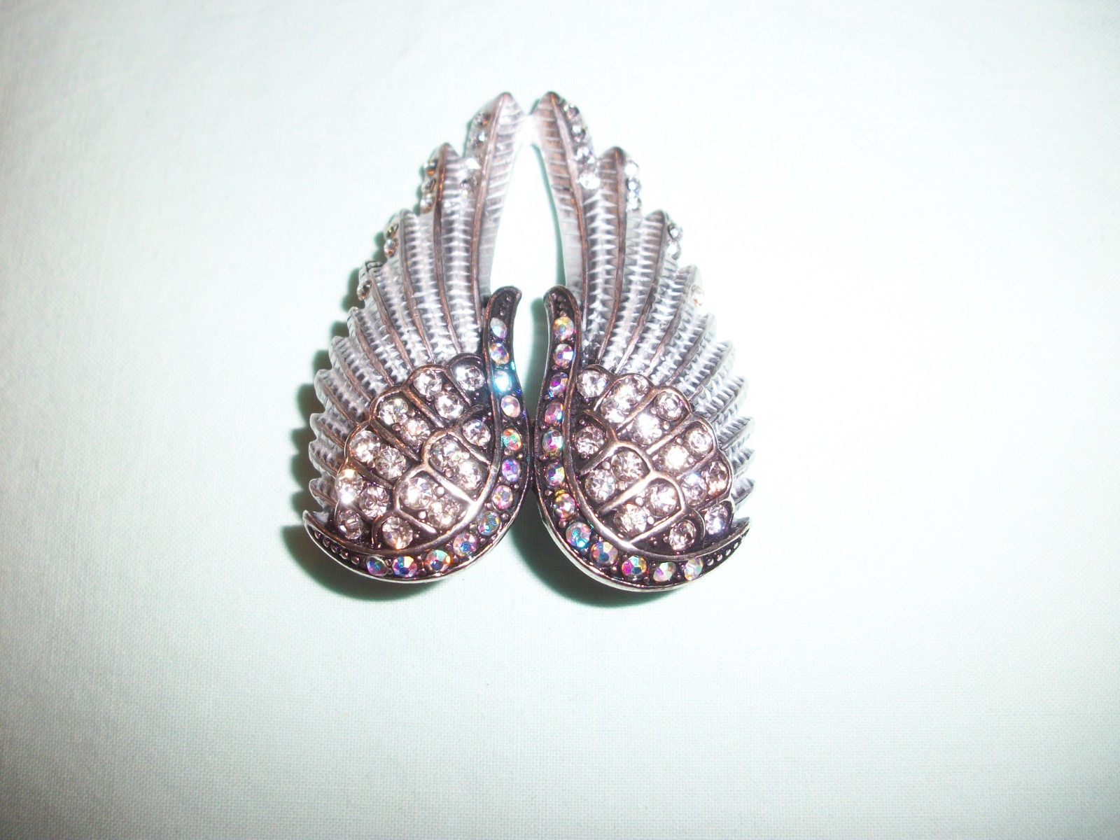 VTG SiLVERTONE/AURORA BOREALIS/CLEAR RHINESTONE (ANGEL WINGS) PIN/PENDANT COMBO