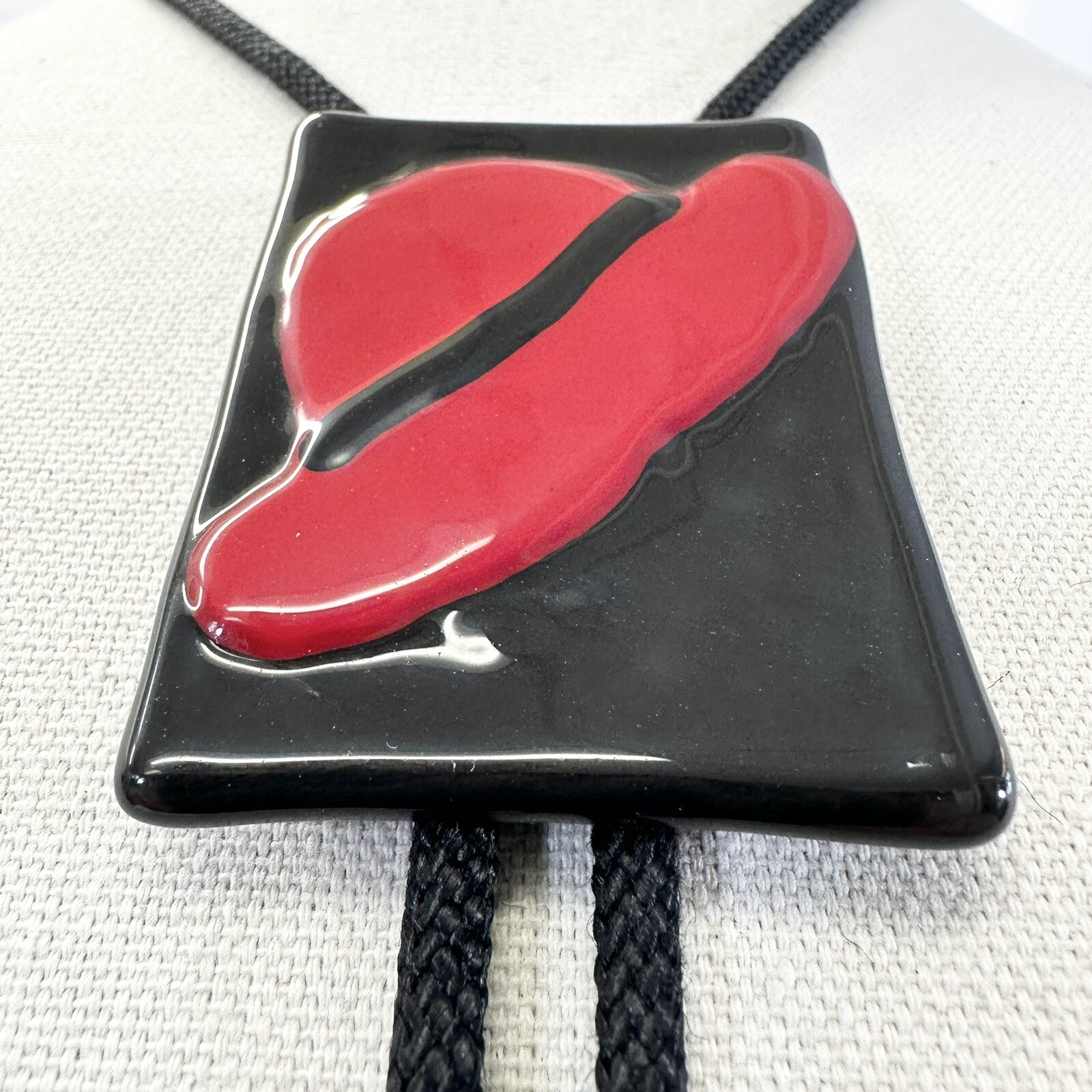 Vintage Black Ceramic Red Hat Western Bolo Tie Southwestern