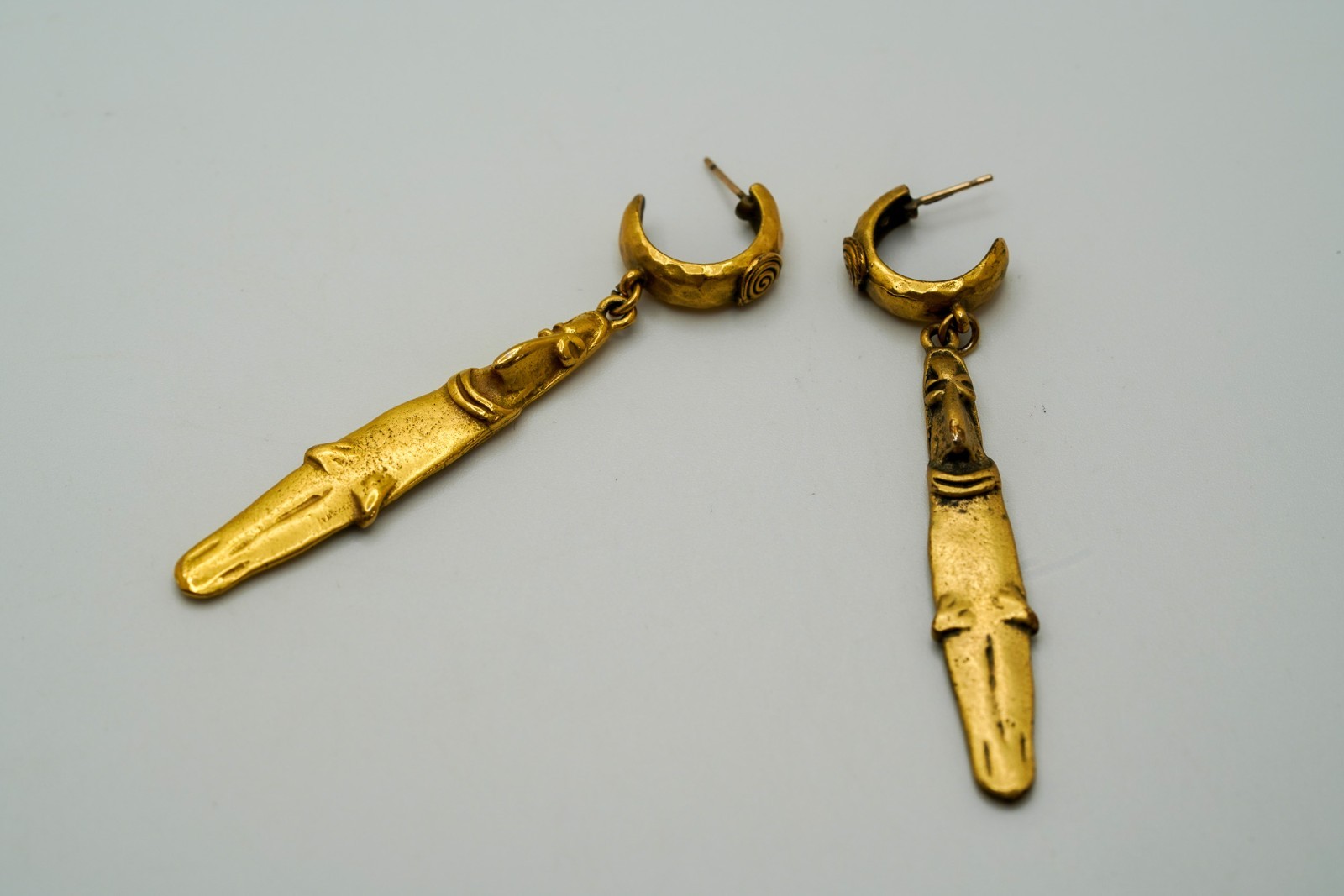 Vintage ALVA Primitive Gold Tone Dangle Earrings 7cm JB43