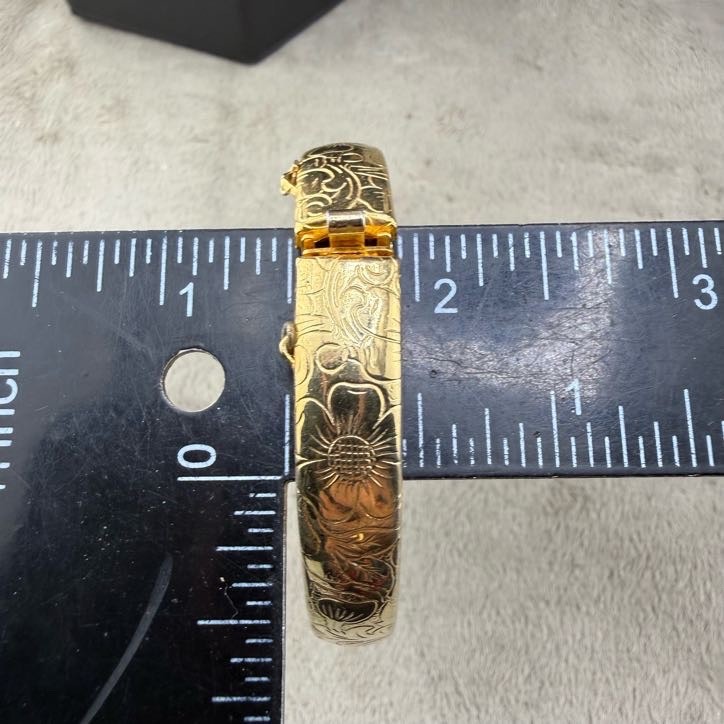 Vintage Bangle Bracelet Gold Tone Embossed Hinged No Safety 6.5”
