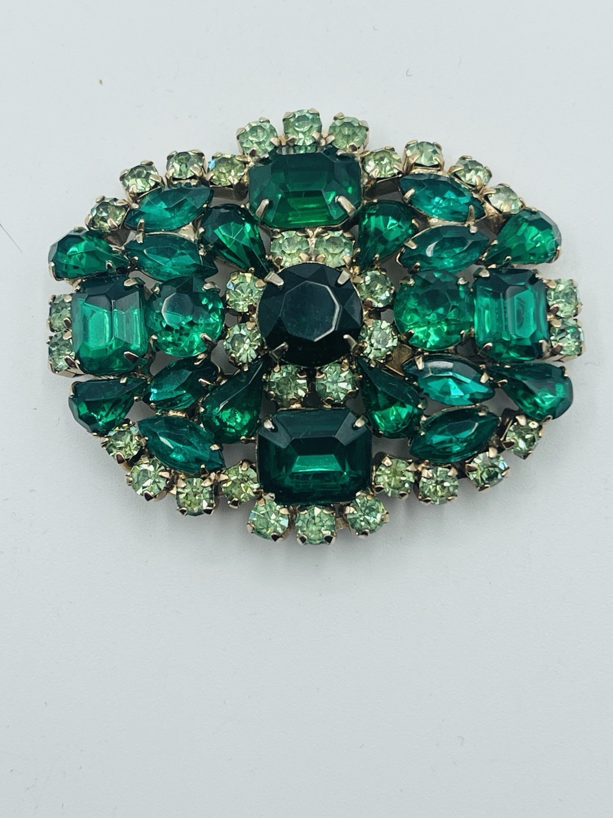 Vintage Unsigned Silver Tone Brooch w/Emerald & Lime Green Prong Set Crystals