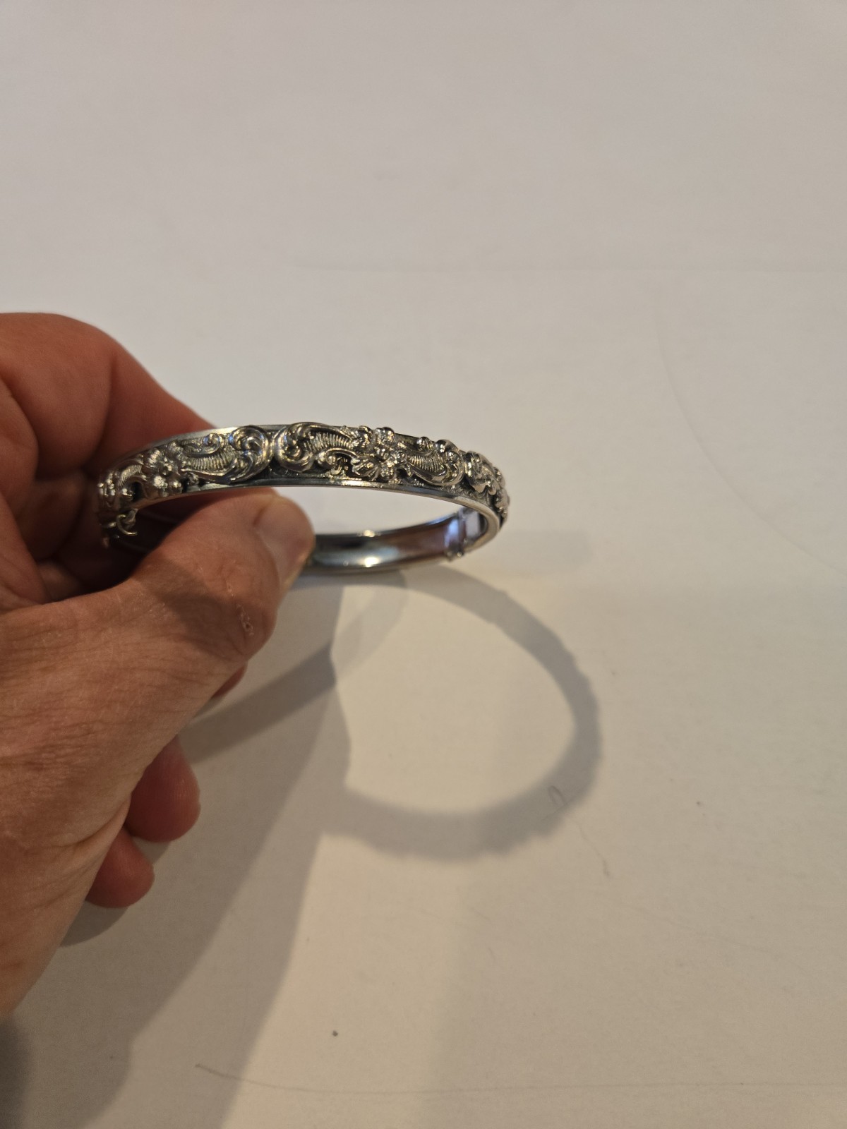 Vintage Women’s Silver Hinged Bracelet W/ Floral Design