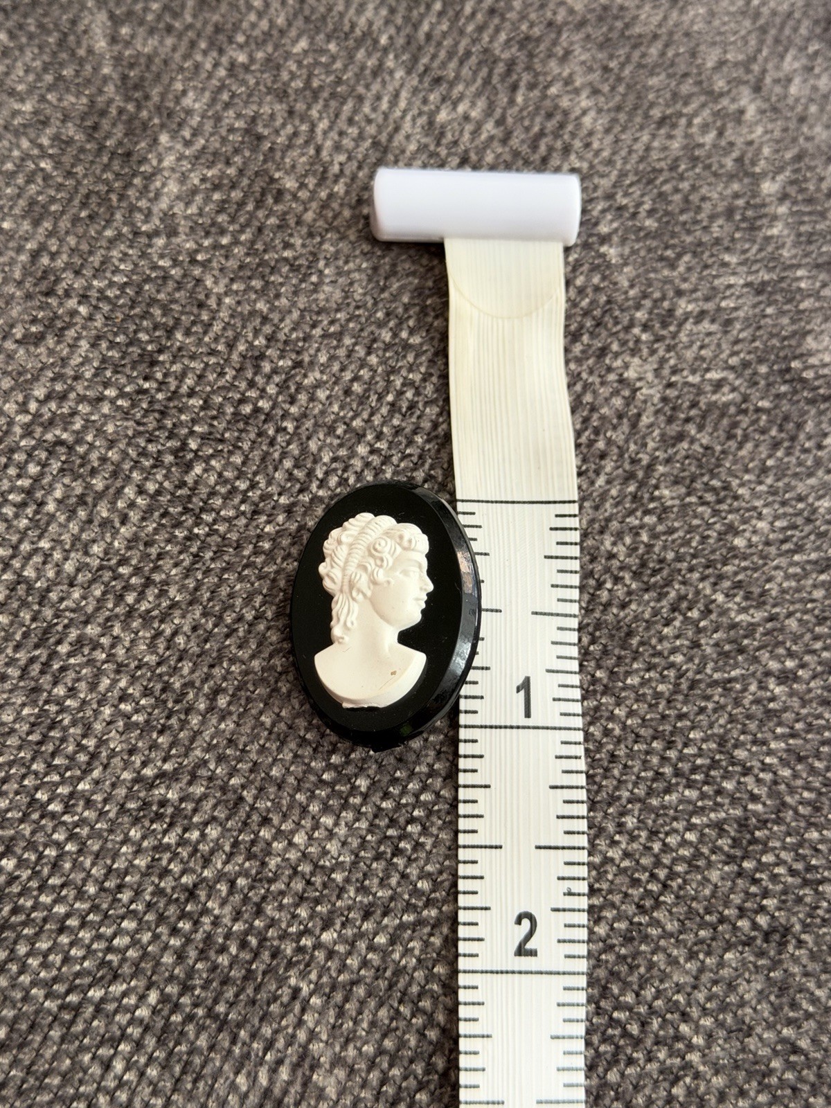 Vntg Black & White Celluloid Plastic Cameo Woman Bust Costume Jewelry Brooch Pin