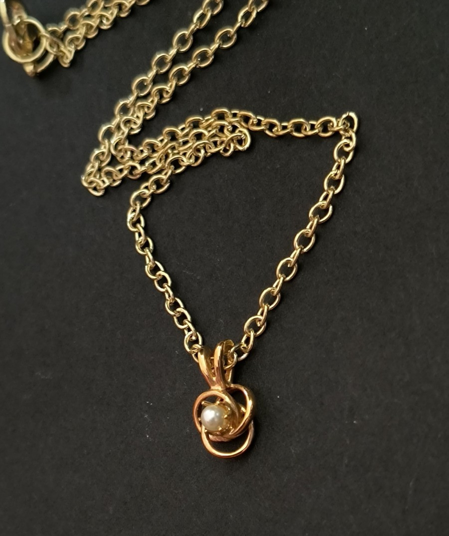 VTG Pearl & Goldtone Love Knot Charm, 16″ Chain, Sweet Gift – June Birthstone