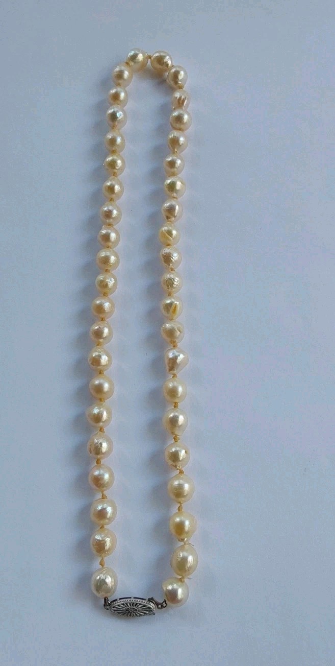 Vintage Baroque Champagne 16″ Ladies 8MM Pearl Necklace w/14KT Gold Clasp 31.6 G