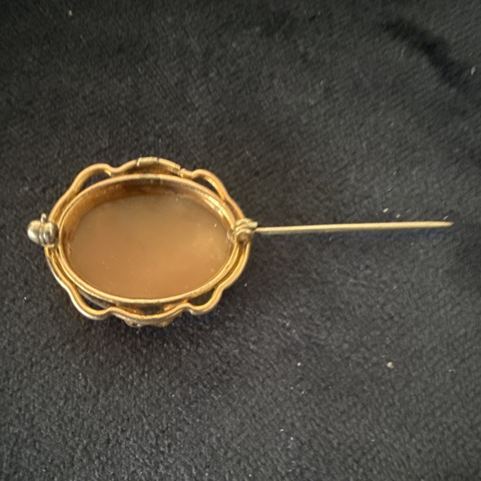 Cameo Oval Brooch Gold Tone Beige Shell Buildings Monuments Architectural Scene