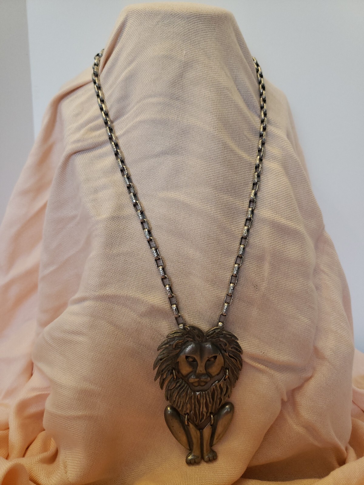 Vintage Articulated 3.5″ Sitting Lion Silver Tone Pendant 20″ Thick Chain LEO