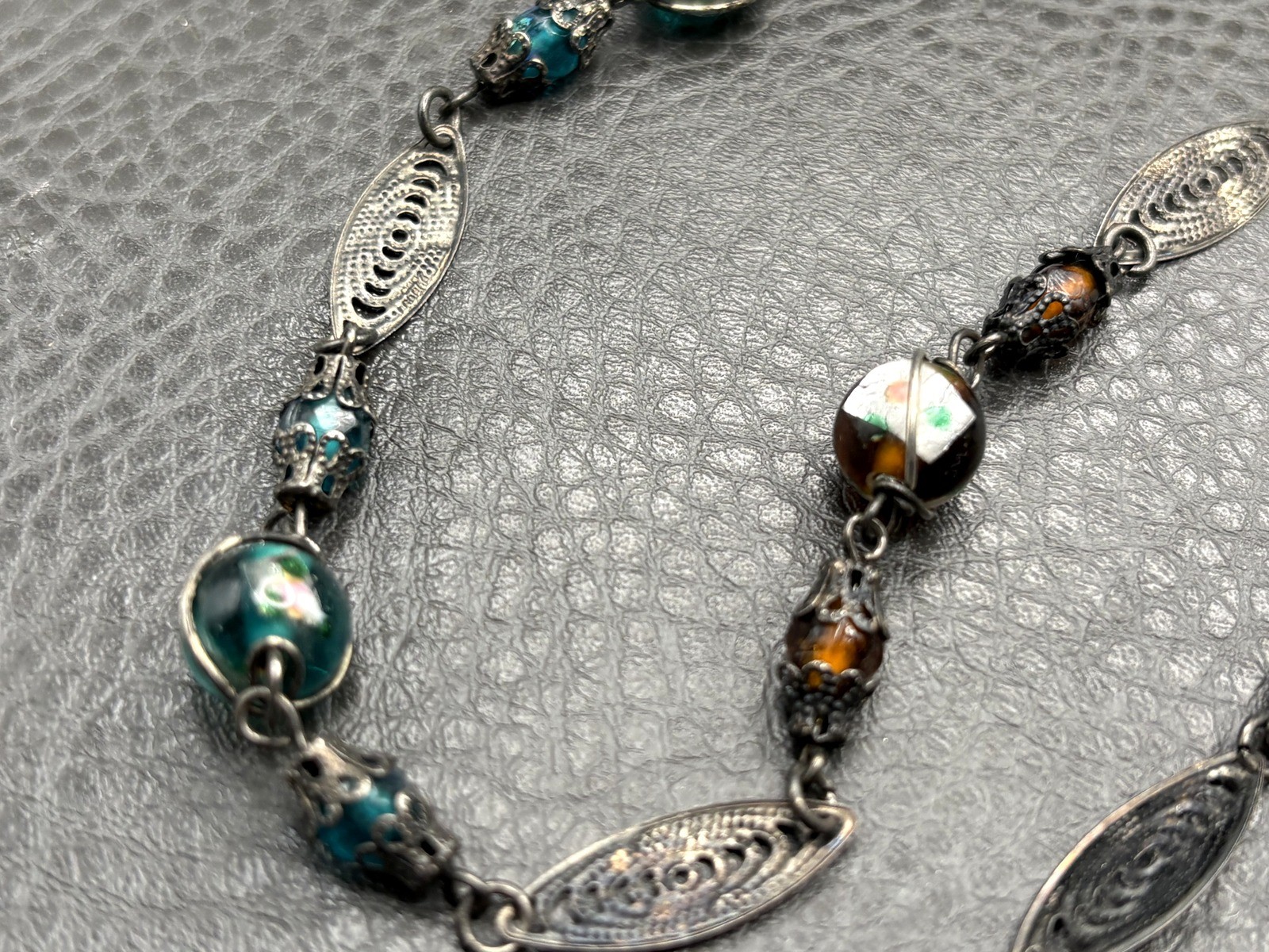 Vintage Spun Silver Venetian Foil Glass Bead Silver Tone Chain Necklace 42″