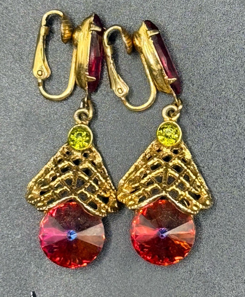 Vintage Lime Green Enamel Clip On Earrings Rhinestone Gold Tone Estate AB