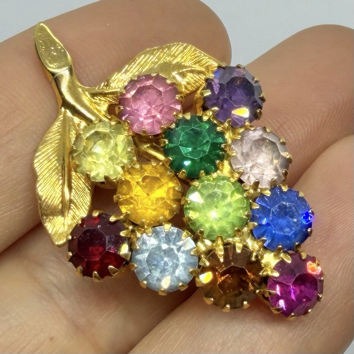 Vtg Multicolor Claw Set Fruit Salad Grapes Bunch Gold Plate Brooch Pin Dogtooth