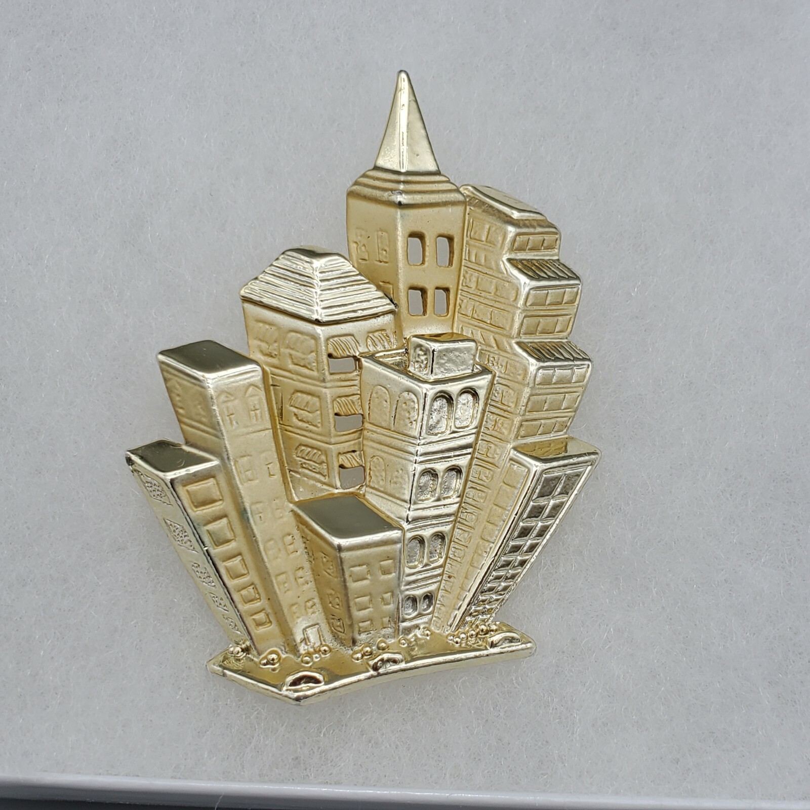 Vintage Gold tone Pin Brooch Skyscraper Cityscape City Tall Buildings cars 2.5″