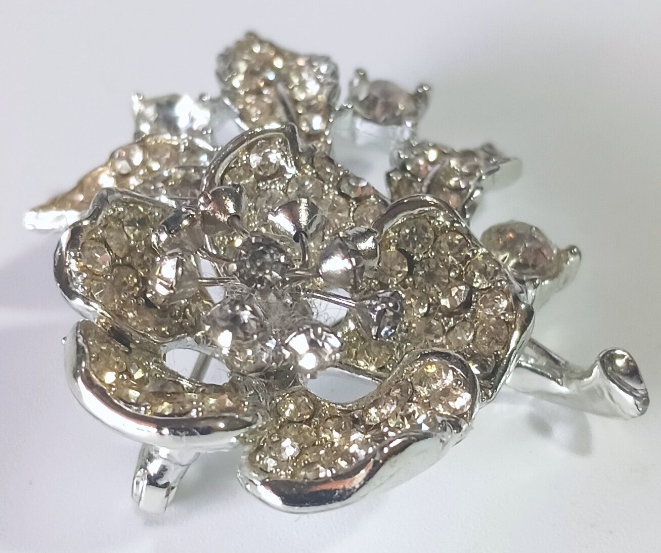 Vintage Bright Silver-tone White Rhinestone Brooch with Flower & Leaves