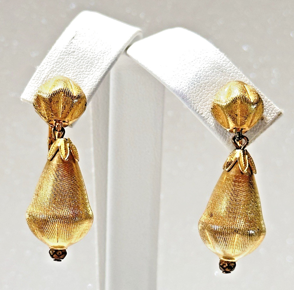 Crown TRIFARI Vintage Brushed Gold Tone Drop Dangle Bead Earrings 1 1/2″