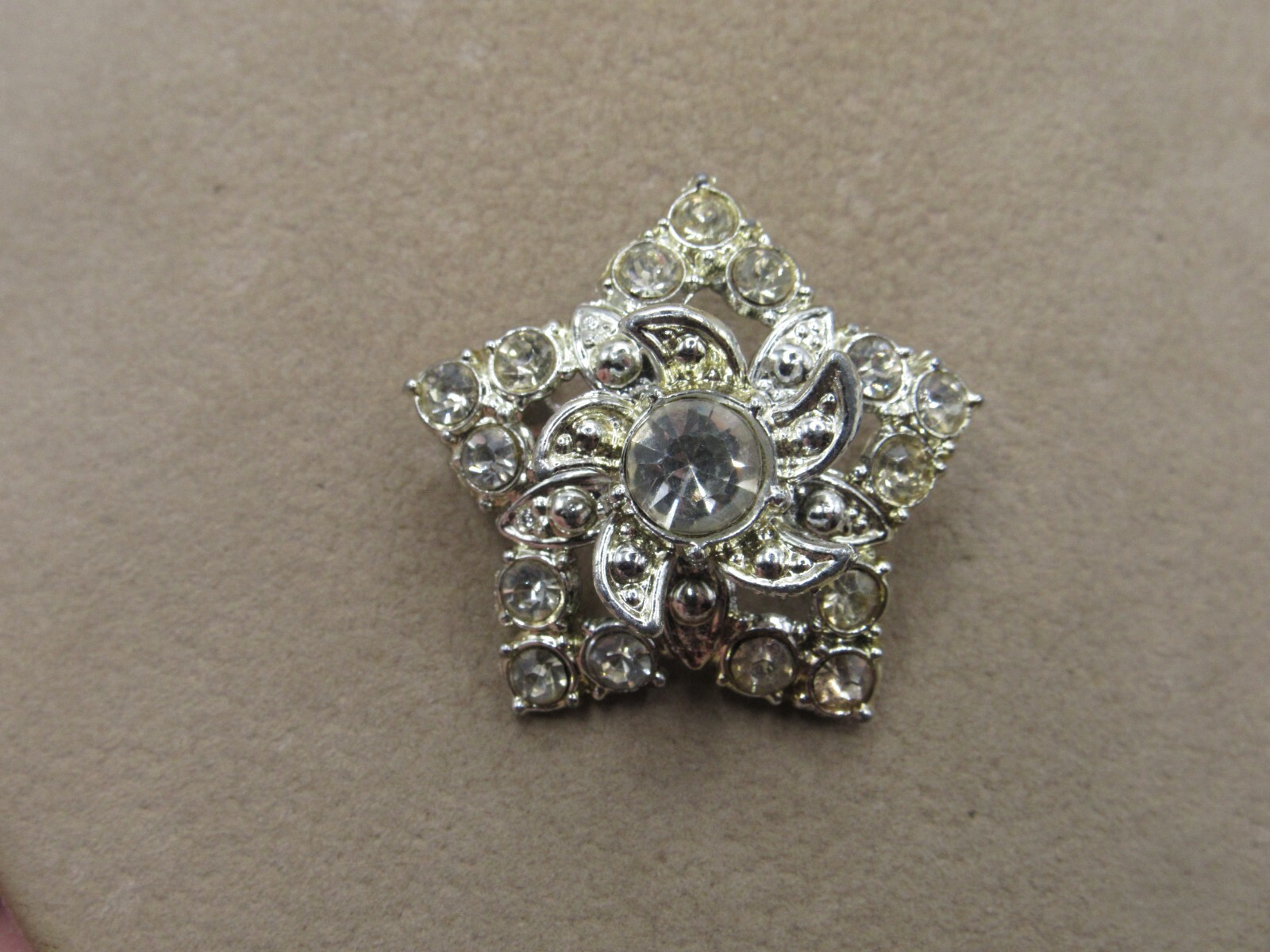 Vintage Clear Rhinestone Star Pin silver tone 1 1/2″ across