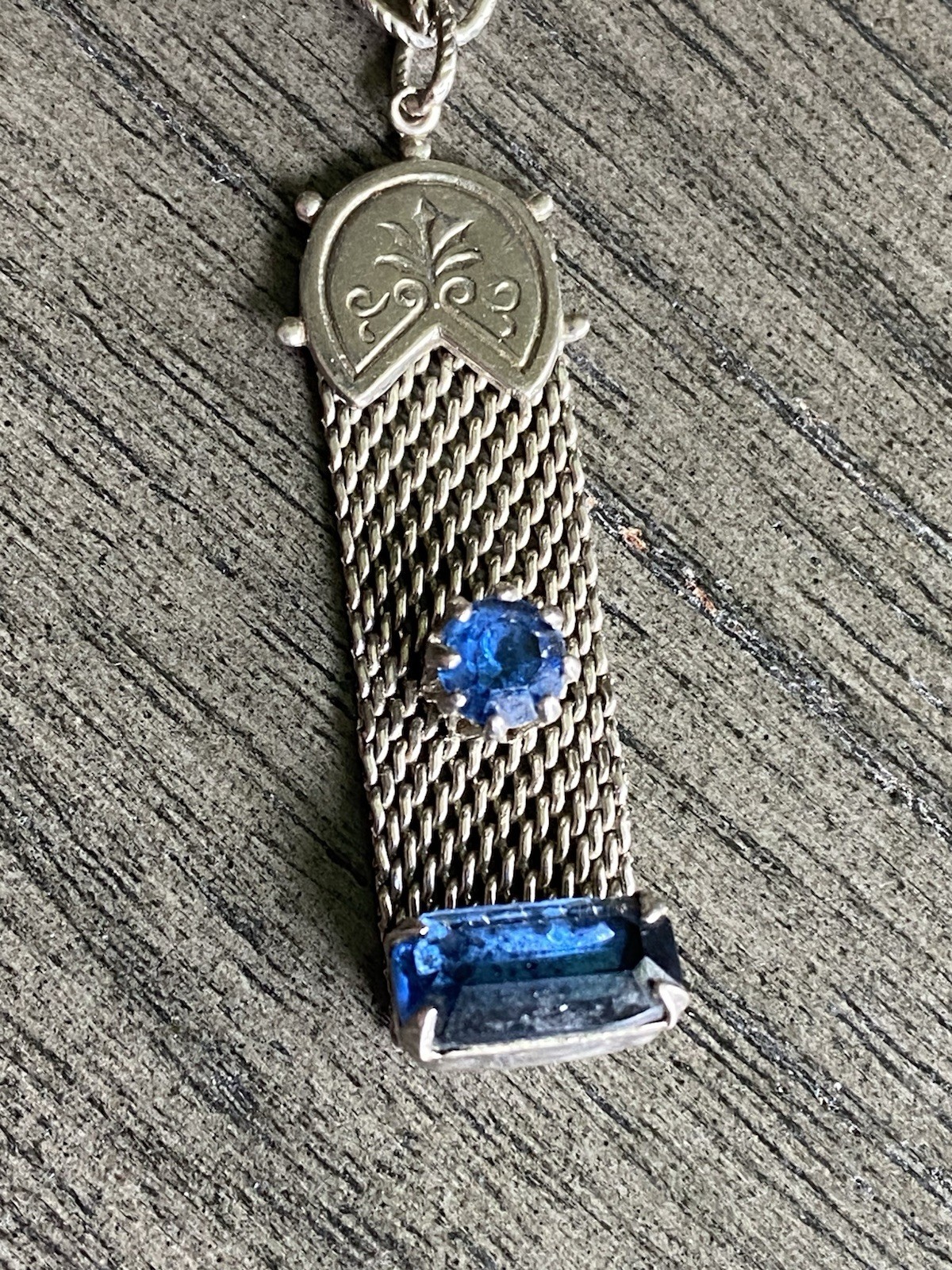 Vintage Silver Tone Metal Mesh Ribbon Pendant Necklace Blue Rhinestone Glass 70s