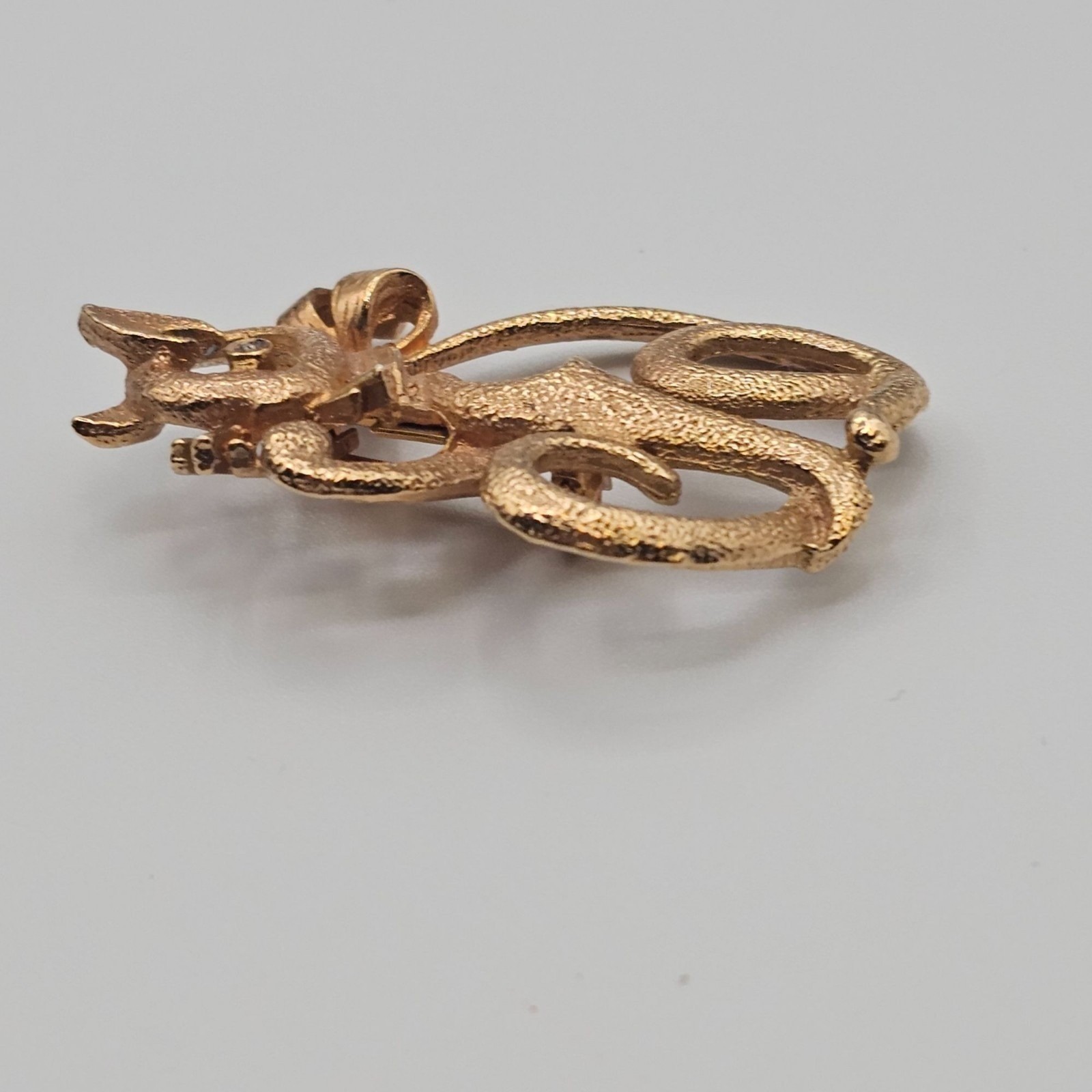 Vtg Cat Brooch Pin Gold Tone Textured Kitty with Bow Animal Lover Gift Cute