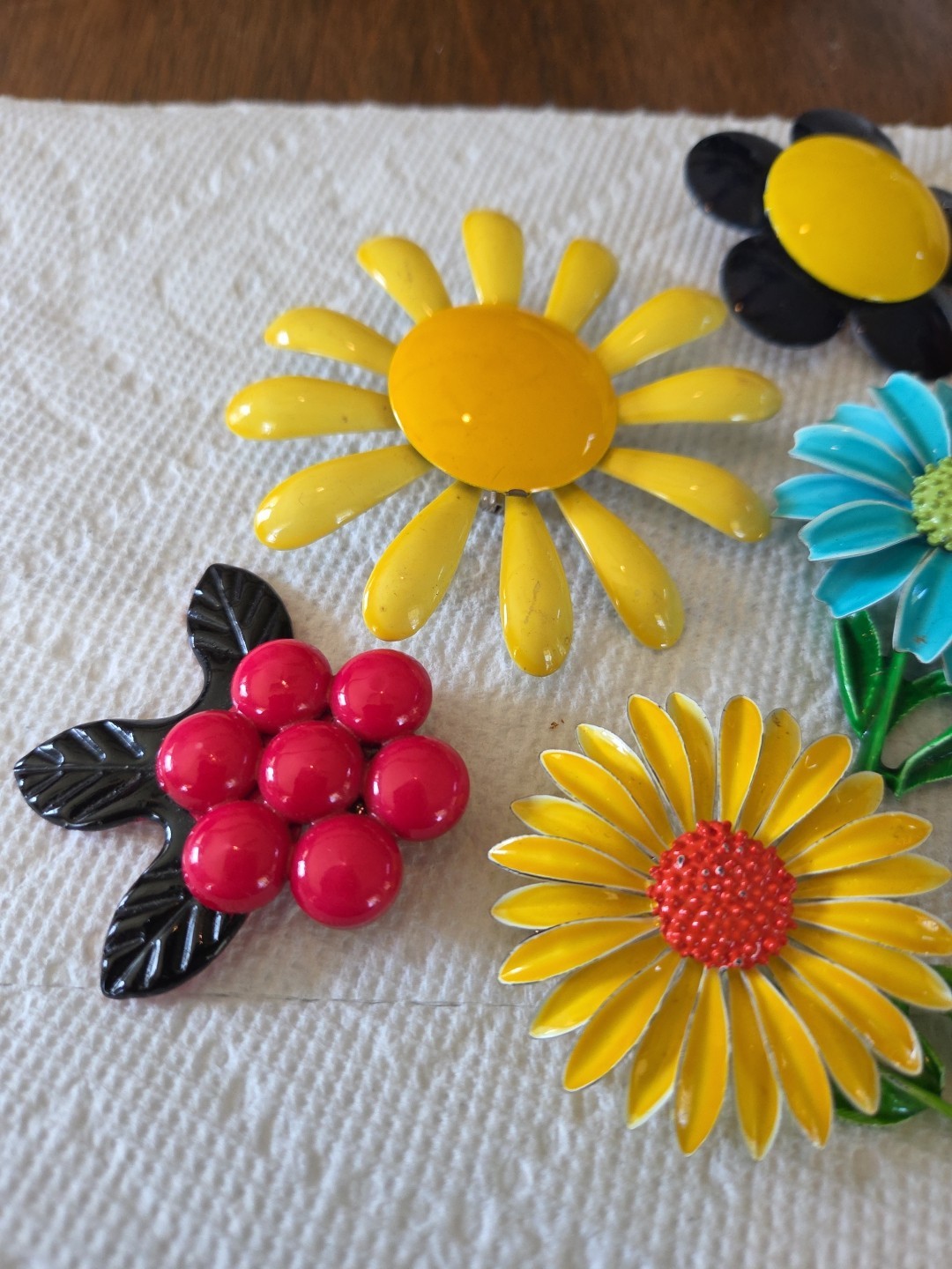 7 60’s Enamaled Flower Pins, Great To Brighten Up Any Outfit