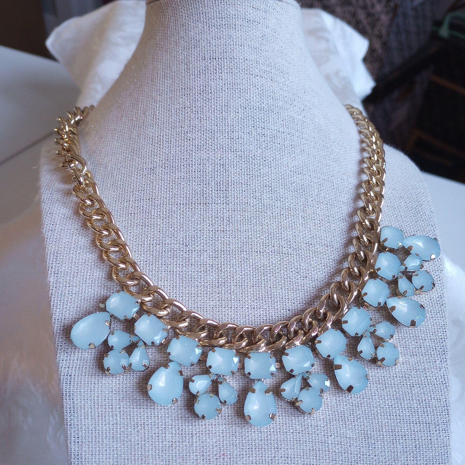 Light Teal Faceted Jeweled Statement Link Necklace Goldtone read Tone Choker 15″