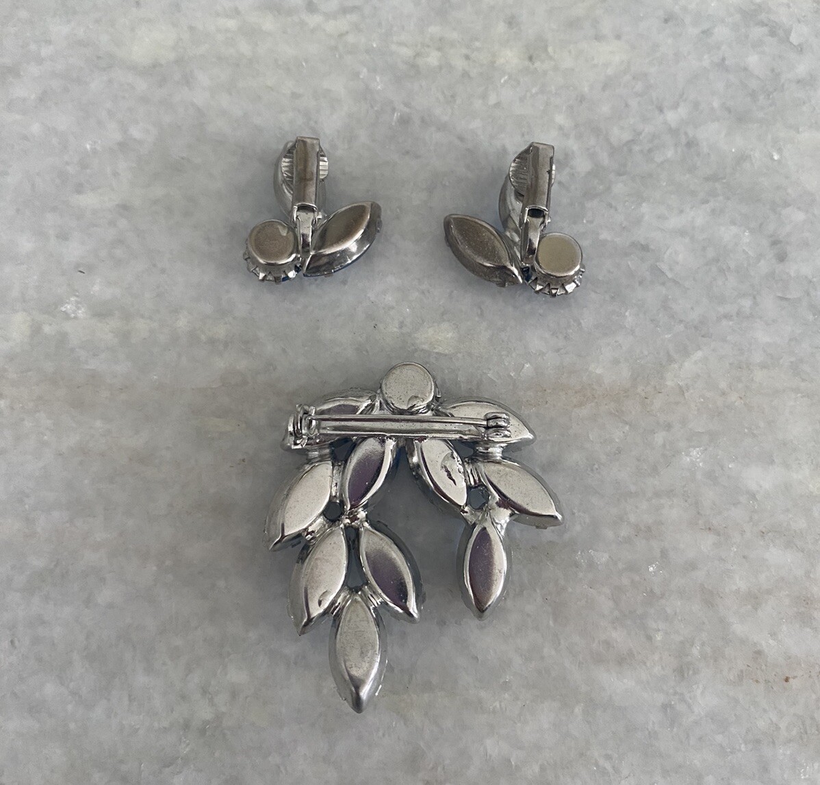 Gorgeous Vintage Blue Rhinestones Clip On Earrings And Brooch Pin Set