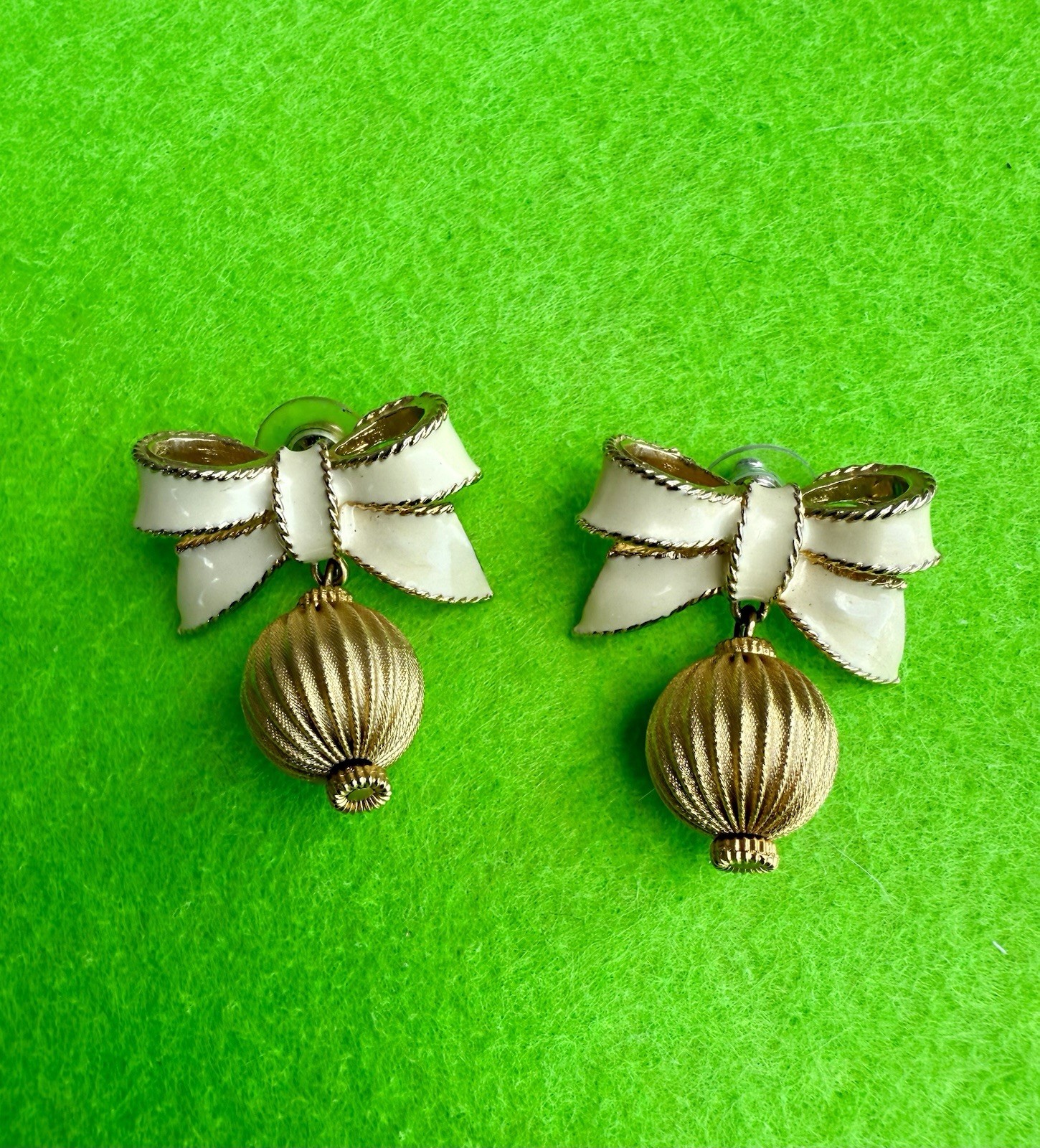Vintage 1980’s Gay Boyer Gold Tone Cream Enamel Bow Dangle Pierced Earrings