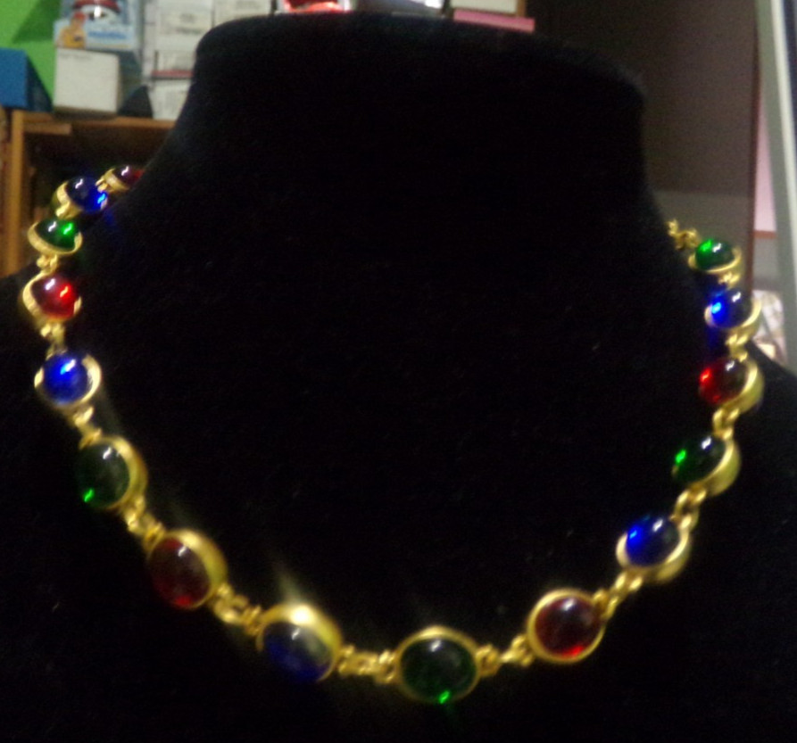 GOLDTONE MULTI COLOR LUCITE BEADS GRIPOX MOGUL STYLE NECKLACE