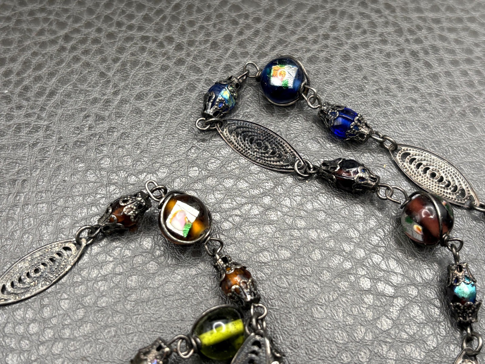 Vintage Spun Silver Venetian Foil Glass Bead Silver Tone Chain Necklace 42″