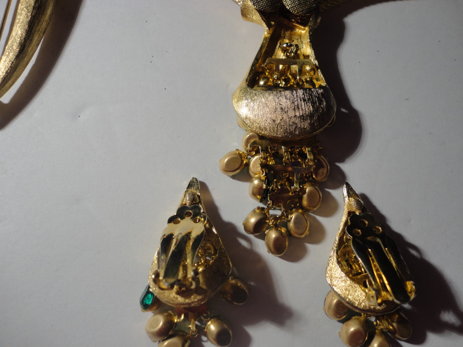 Vintage Estate Necklace & ER with Beautiful Emerald Green Sparkling Stones.