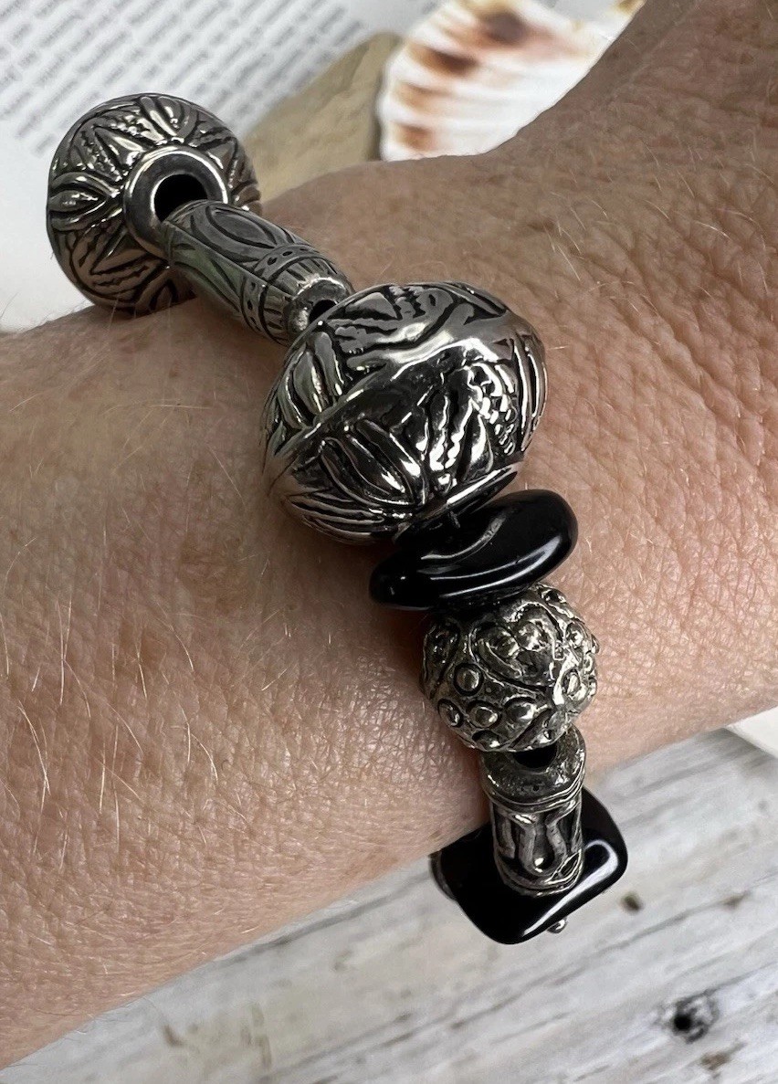 RETRO SILVER & BLACK TONE BEADED BRACELET WITH TOGGLE LOOP COSTUME JEWELRY 🖤