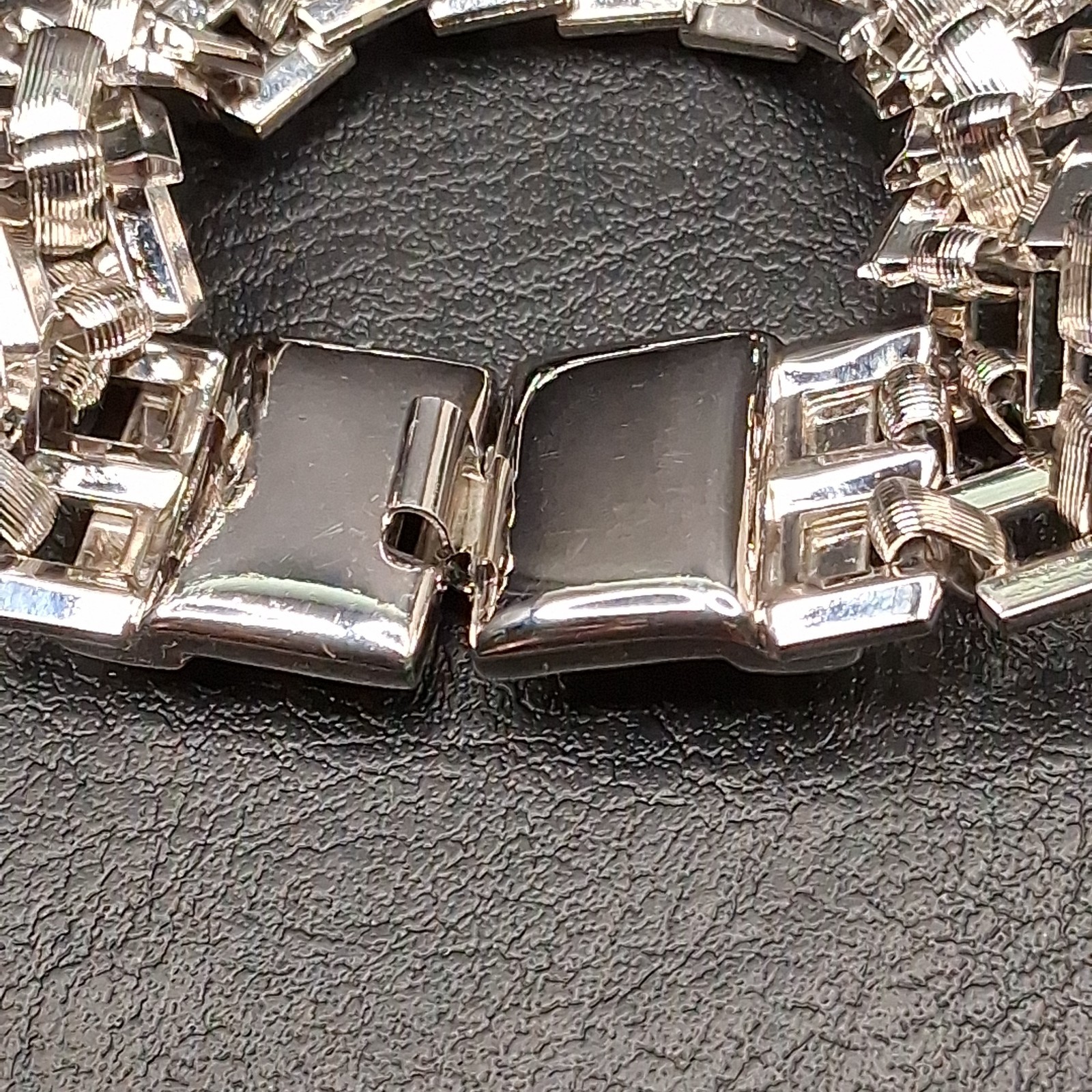 Vintage MONET Popcorn Chain Bracelet Textured And Polished Silver Tone. 18.074