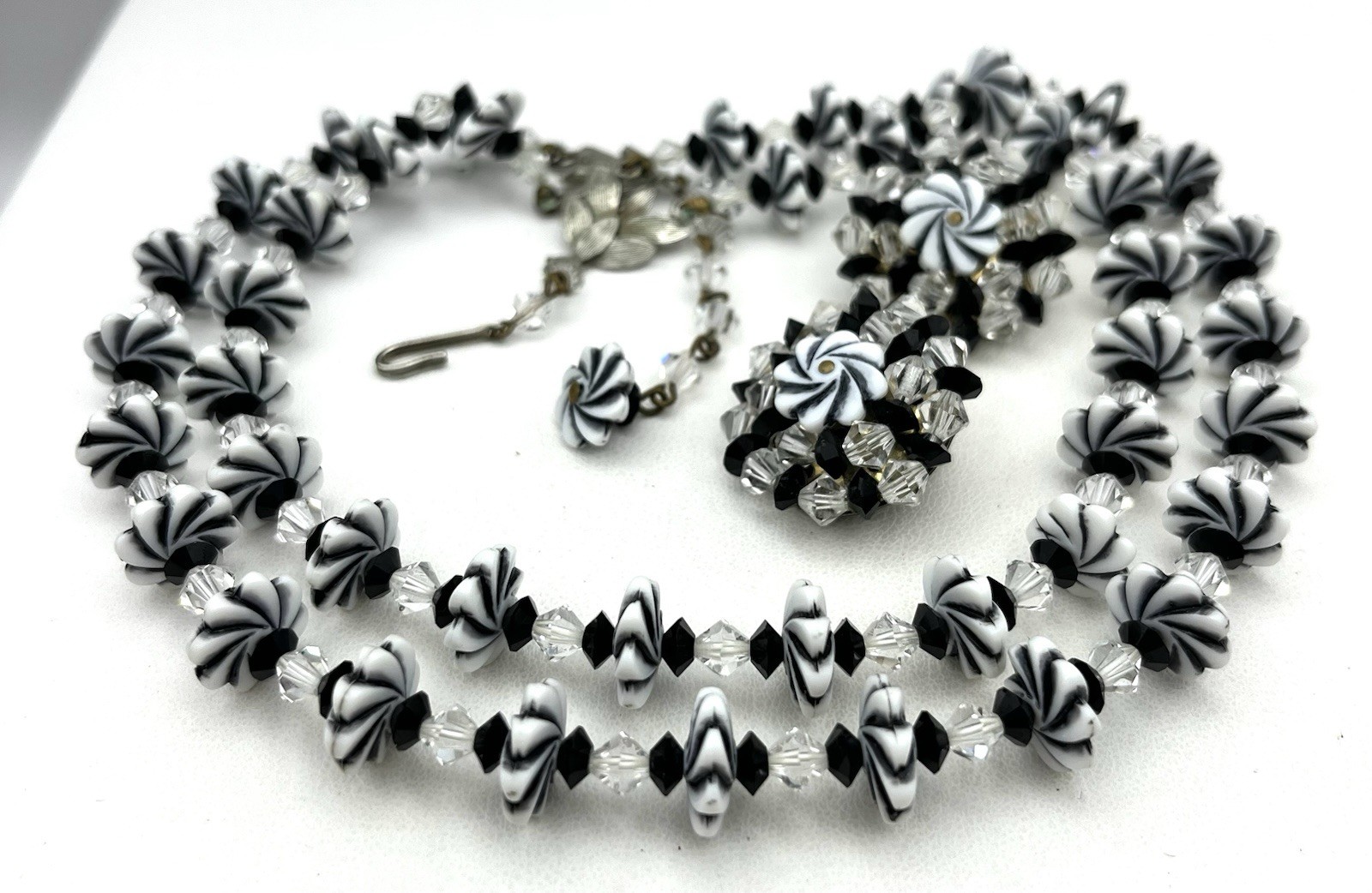 Vintage WHITE & BLACK Plastic FLOWER Two Strand Necklace & Earrings SWIRLY