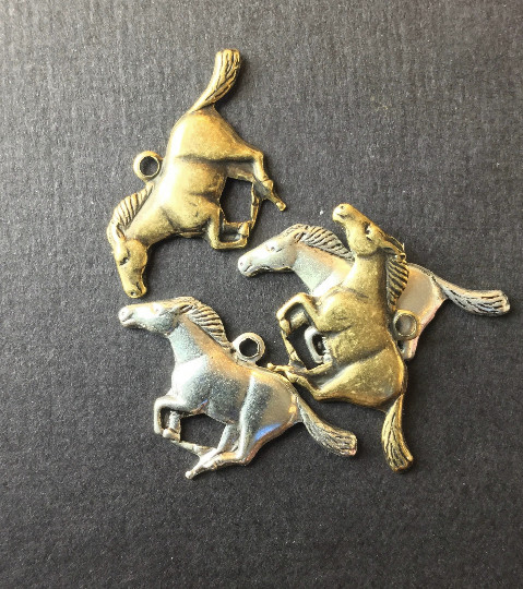 40043 – 4 Pc Running Horse Charm Jewelry Finding Brass Ox