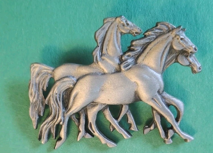 Vintage FORT U.S.A. 3 Running HORSES Brooch in Pewter