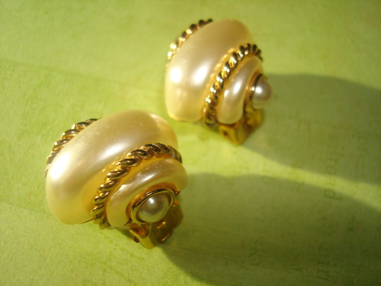 VTG.SIGNED”REPLICA”Made in ITALY NAUTILUS,SHELL,SNAIL F/PEARL EARRINGS GOLD/Plt.