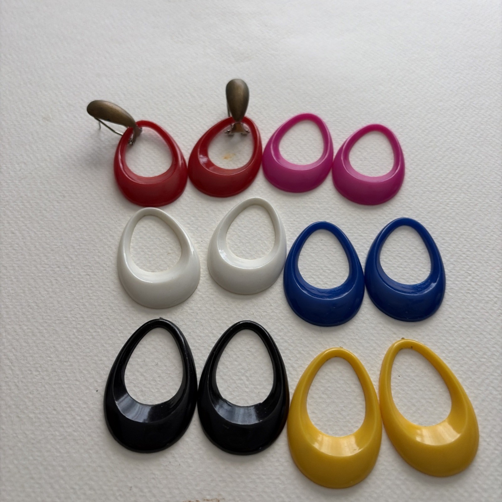 vintage Retro Lat Of 33 Pairs Of Pierced Earrings