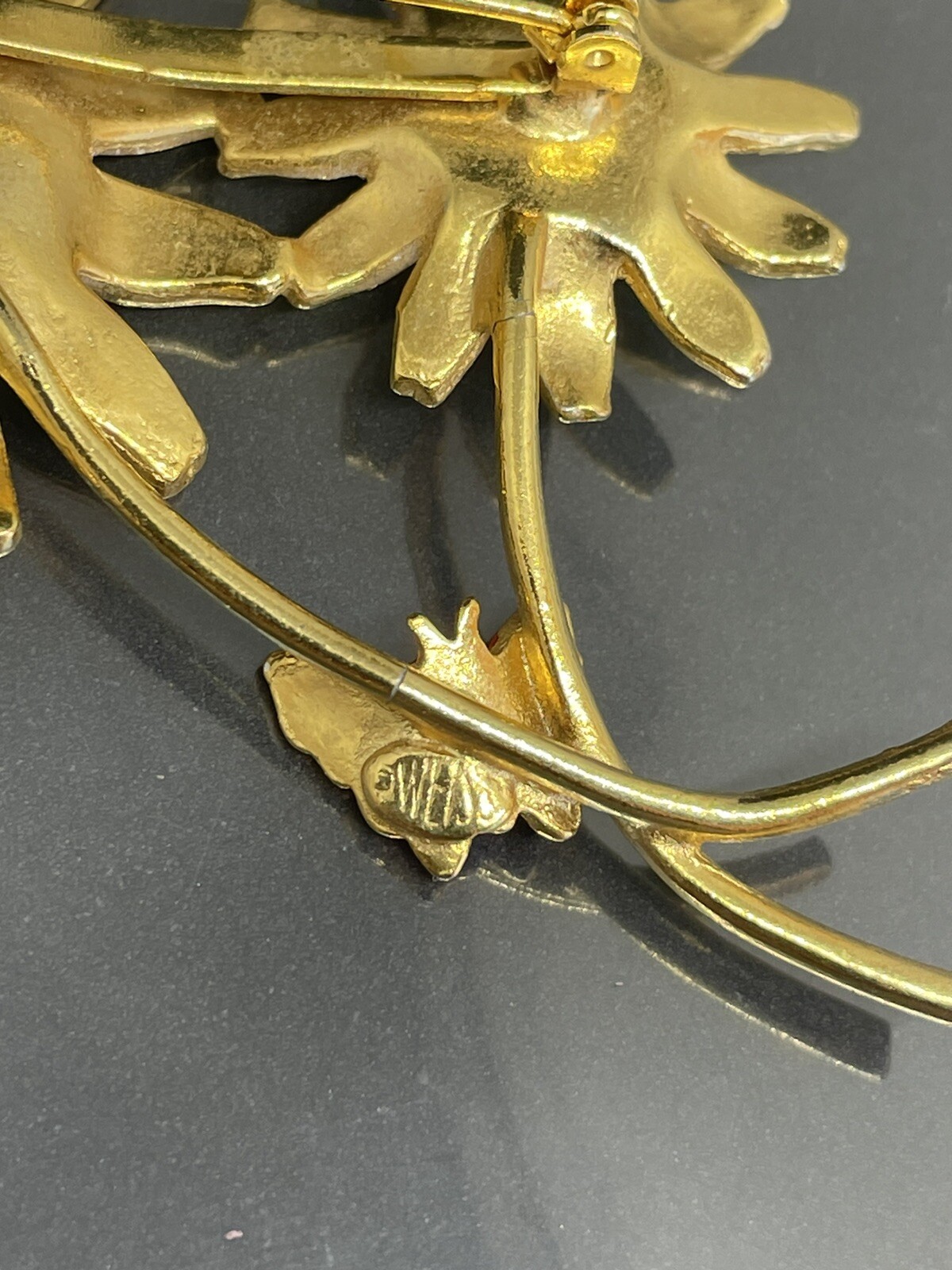 VTG Weiss Retro Daisy GoldTone White Yellow Enamel Brooch Clip On Earrings Set